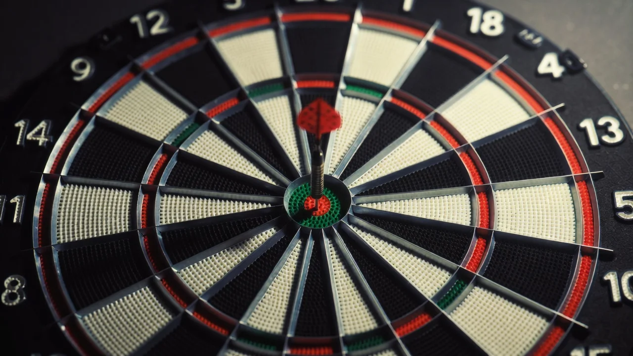 Nahaufnahme einer Dartscheibe mit Fokus auf die Doppelfelder und Nummerierung